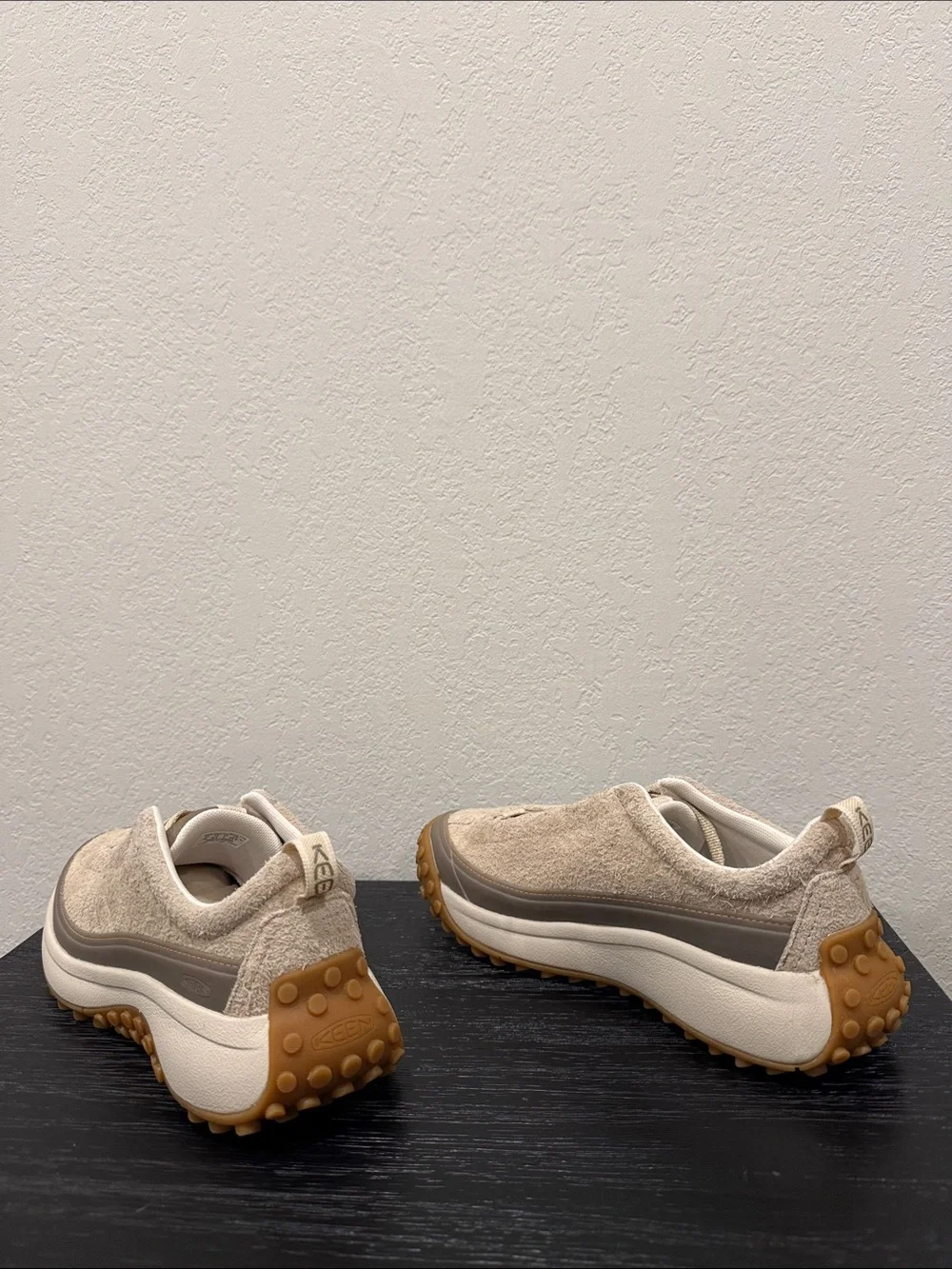 Keen Women's Size 8.5 Beige & Gum Trail Sneakers Shoes - KS MINO Safari Burch